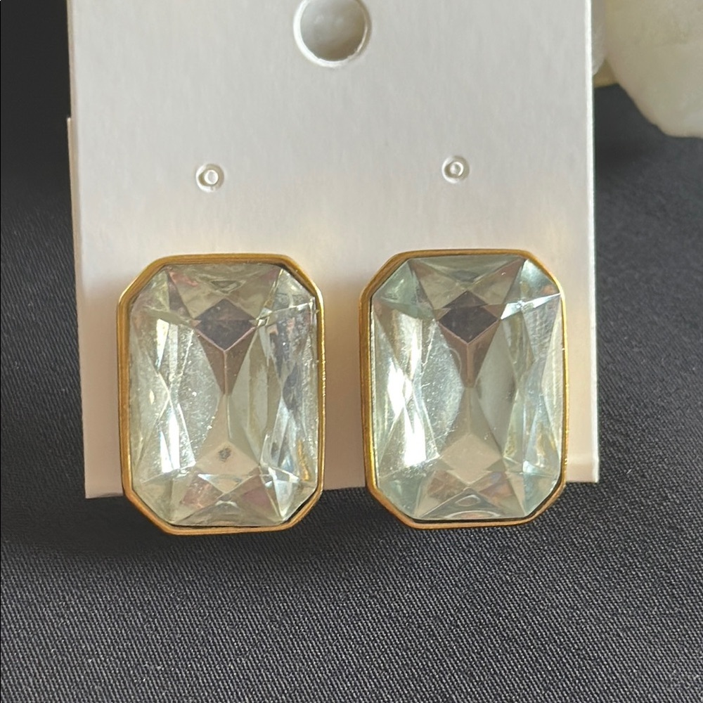 Vintage EUC light blue glass radiant cut clip earrings in goldtone setting